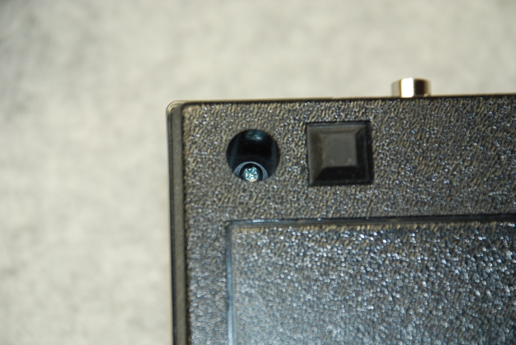 Locations of the recessed and non-recessed screws.