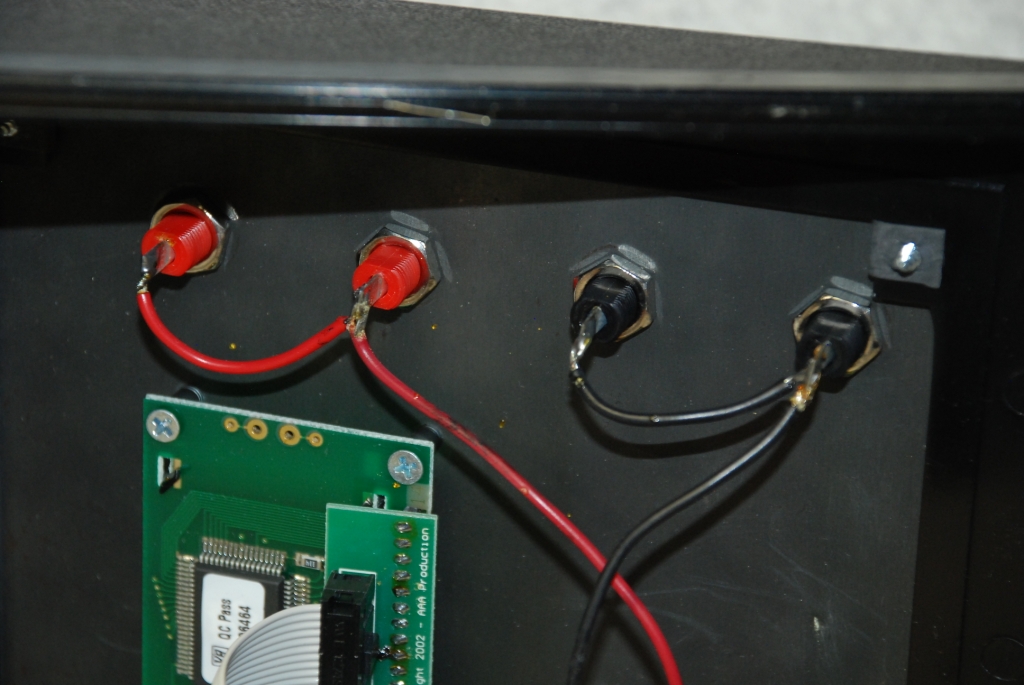 Handheld electrode jacks.