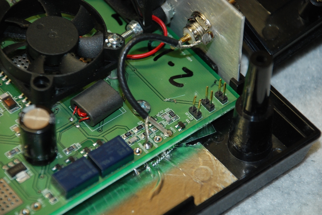Connecting the 3" cable to HOT1 and PRBGND1.
